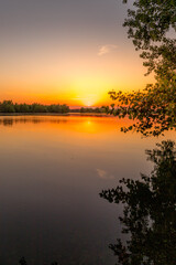 Fototapeta na wymiar Sunset At Broadwater Lake in Harefield UK