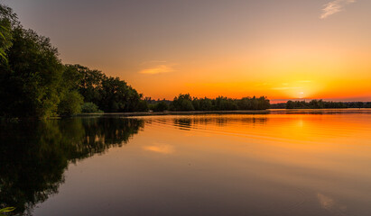 Obraz na płótnie Canvas Sunset At Broadwater Lake in Harefield UK