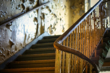 Alte Treppe - Treppenaufgang  - Beatiful Decay - Verlassener Ort - Urbex / Urbexing - Lost Place -...