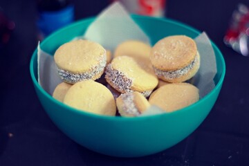 Alfajores de maicena y dulce de leche 