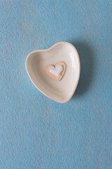 Obraz premium hearts on blue felt