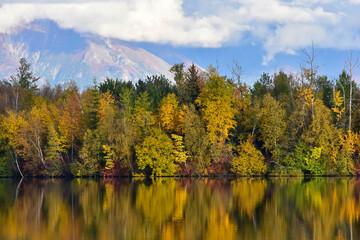 Fototapeta na wymiar Autumn landscape with Wasilla Lake, Alaska.