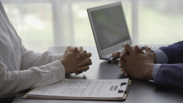 The woman sent her resume to the employer to confirm her job application. This concept offers the ability for companies to recommend successful work strategies. Job Application Ideas Accepting Job Pos