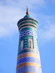 [Uzbekistan] Islam-Khodja minaret with blue sky (Itchan Kala, Khiva) - obrazy, fototapety, plakaty