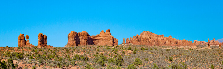 scenic view to balanced rock in Arches national park