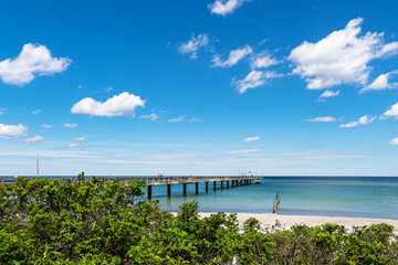 Strand und Seebrücke an der Ostseeküste in Heiligendamm