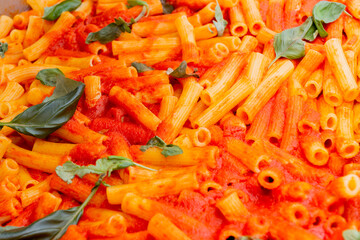 Nudeln mit Tomatensoße