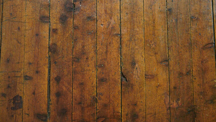 飴色になった古い木材の床板