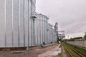 Galvanized steel silos for grain storage. Railway access roads for loading railway cars with grain.