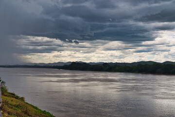 Mekong mit Wolken