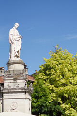 Fototapeta na wymiar Alessandro Volta statue in a wonderful square in Como