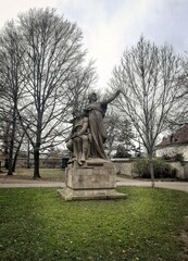 Fototapeta premium statue in the park