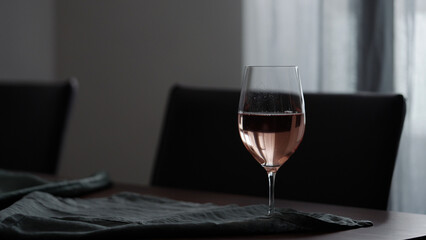 rose sparkling wine in glass