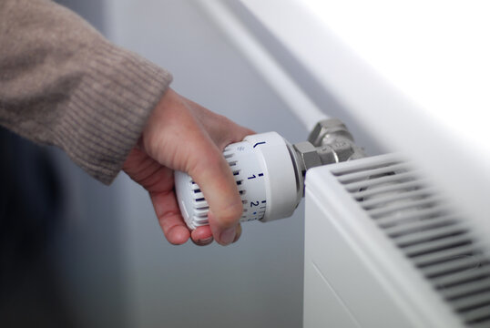 Energie sparen - Nahaufnahme Heizkörper Thermostat 