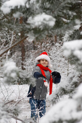 Fototapeta na wymiar child playing in snow