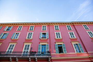 Fototapeta na wymiar travel to Italy - facades on living houses in Verona city