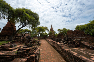 Fototapeta na wymiar Landscape the ruins of ancient city of ayutthaya (Ayutthaya Historical Park) are the famous sightseeing place at Phra Nakhon Si Ayutthaya Province, Thailand. (Public domain)