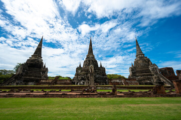 Landscape the ruins of ancient city of ayutthaya (Ayutthaya Historical Park) are the  famous sightseeing place at Phra Nakhon Si Ayutthaya Province, Thailand. (Public domain)