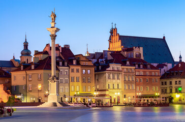 Fototapeta premium Warsaw. Picturesque view of the Castle Square at dawn.