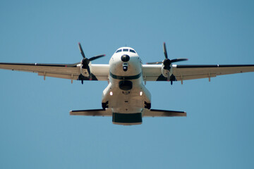 Avión de hélice bimotor
