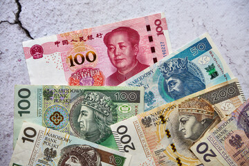 polskie banknoty, chiński banknot ,100  renminbi ,Polish banknotes, Chinese banknote, 100 renminbi