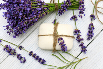 Obraz na płótnie Canvas Handmade natural bath spa lavender soap on vintage wooden background. Soap making. Soap bars. Spa, skin care. Gift wrapping