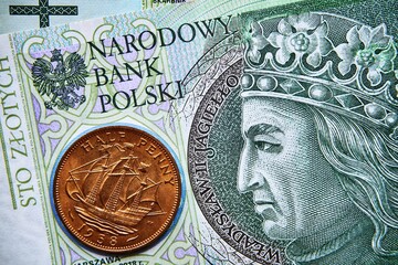 polski banknot,100 PLN, moneta angielska ,Polish banknote, 100 PLN, English coin - obrazy, fototapety, plakaty