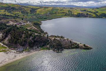 Cultivos de cebolla junca, papa, criolla, arboles y valles que rodean la laguna de Tota, ubicada en Boyacà Colombia  © Andres Mogollon