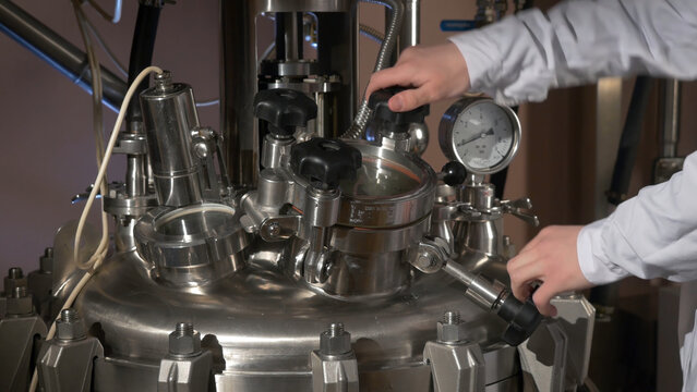 Medical specialist. Chemist opens the equipment.