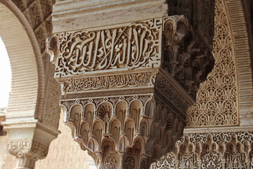Arabesque Column of Generalife Palace in the Alhambra - Granada - Spain. - obrazy, fototapety, plakaty
