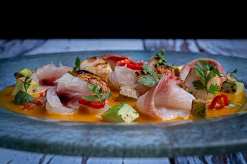 Pescado blanco socre salsa picante