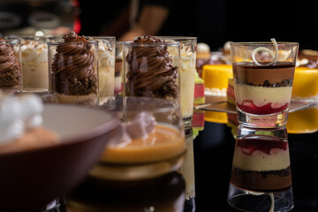 Seleccion de postres, tarteletas, lemonpie, varios