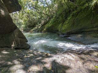 Naklejka na ściany i meble Cascada en Veraguas, recursos hídricos de Panamá 