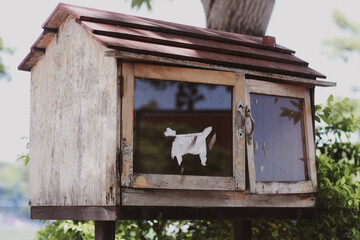 close up of a brid house