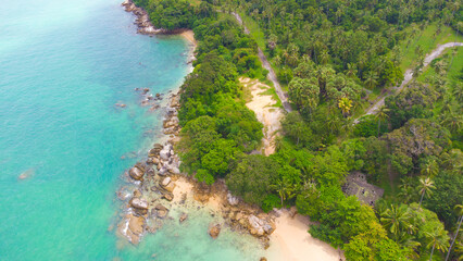 Laem Ka is a small beach about 150 meters long edged by large stones. This is the only one beach in Rawai located on the leeward east coast, so there are no big waves here even in the low season. Due 