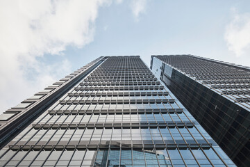 Obraz na płótnie Canvas office building with sky