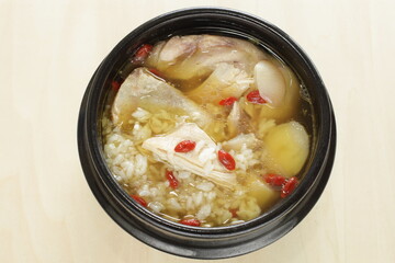 Korean food, hot pot Chinese medicine herbal wolf berry and chicken soup
