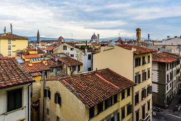Obraz premium The cityscape of Florence rooftops with the Duomo - Santa Maria del Fiore in distance.