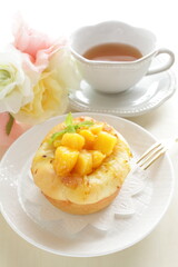 Freshness mango and herbal bun with English tea