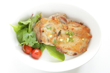 Homemade grilled chicken served with baby leaves and cherry tomato salad