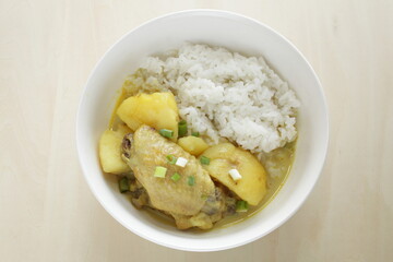 Chinese style chicken wing and potato curry rice
