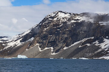 Berg an der Küste nördlich von Ilulissat