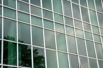 Walls made of glass in office buildings