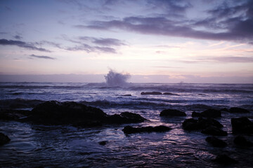 The coast of the ocean in cloudy weather at dusk.