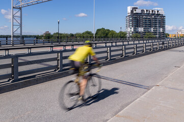 Piste cyclable du pont Viau de Montréal vers Laval