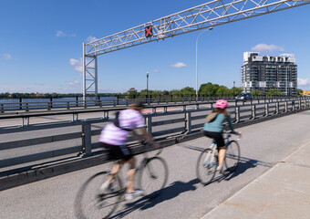 Piste cyclable du pont Viau de Montréal vers Laval