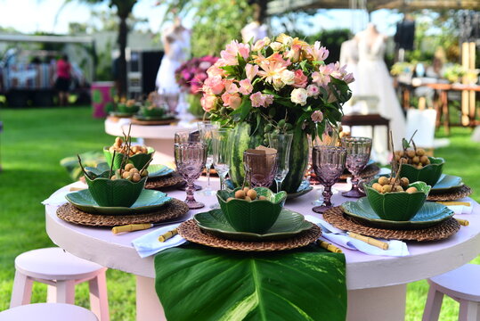 table set with flowers and pitombas regional fruits
