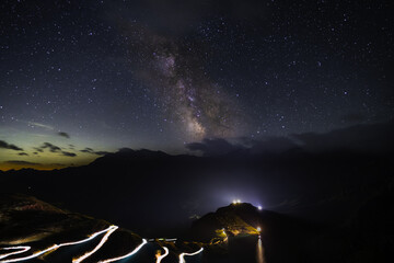 Salendo verso il Colle del Nivolet, seguendo la Via Lattea
