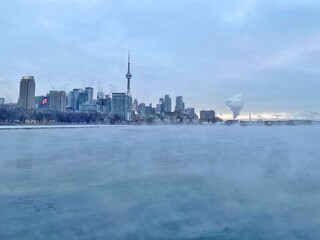 Fototapeta premium Frozen Lake Ontario in Toronto 