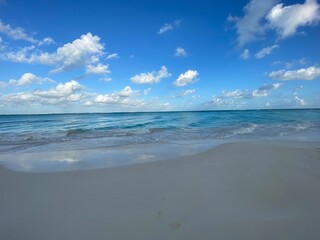 Fototapeta na wymiar White sand beach with crystal clear water